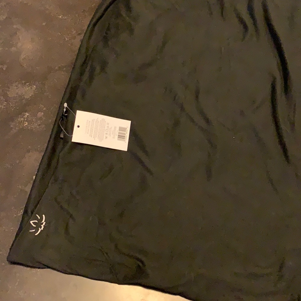 Nwt beyond Yoga infinity scarf with zip pocket